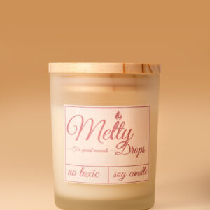 Χειροποίητο κερί 100% σόγιας σε στρογγυλό ματ δοχείο με ξύλινο καπάκι