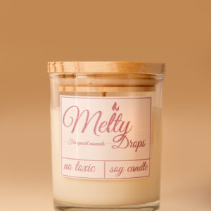 Χειροποίητο κερί 100% σόγιας σε στρογγυλό διάφανο δοχείο με ξύλινο καπάκι