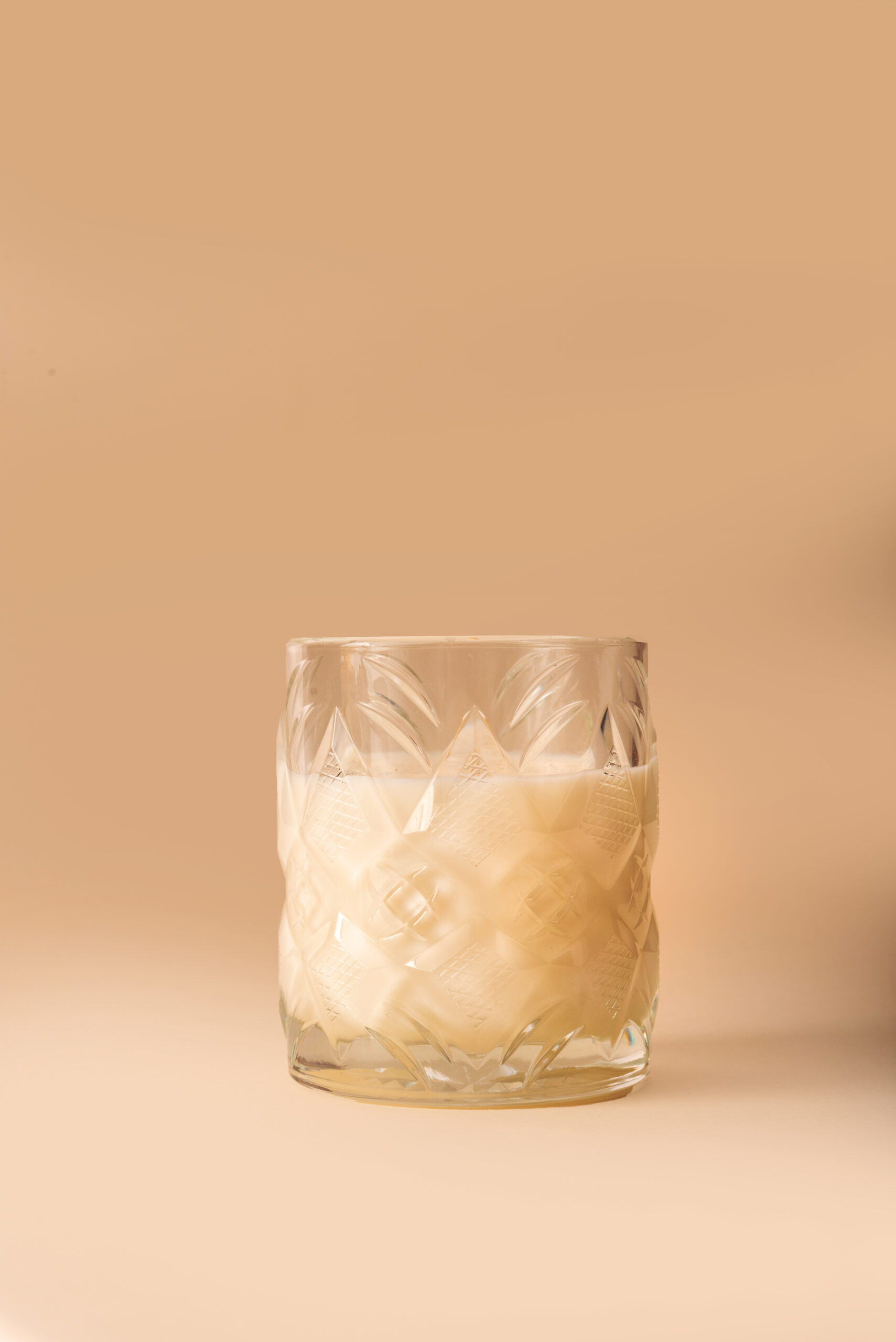 Χειροποίητο κερί 100% σόγιας σε σκαλιστό διάφανο δοχείο