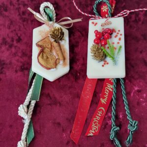 Χειροποίητα στολίδια / γούρια από κερί