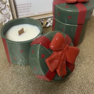 Κεραμικό δοχείο σε σχήμα κουτάκι δώρου με κερί