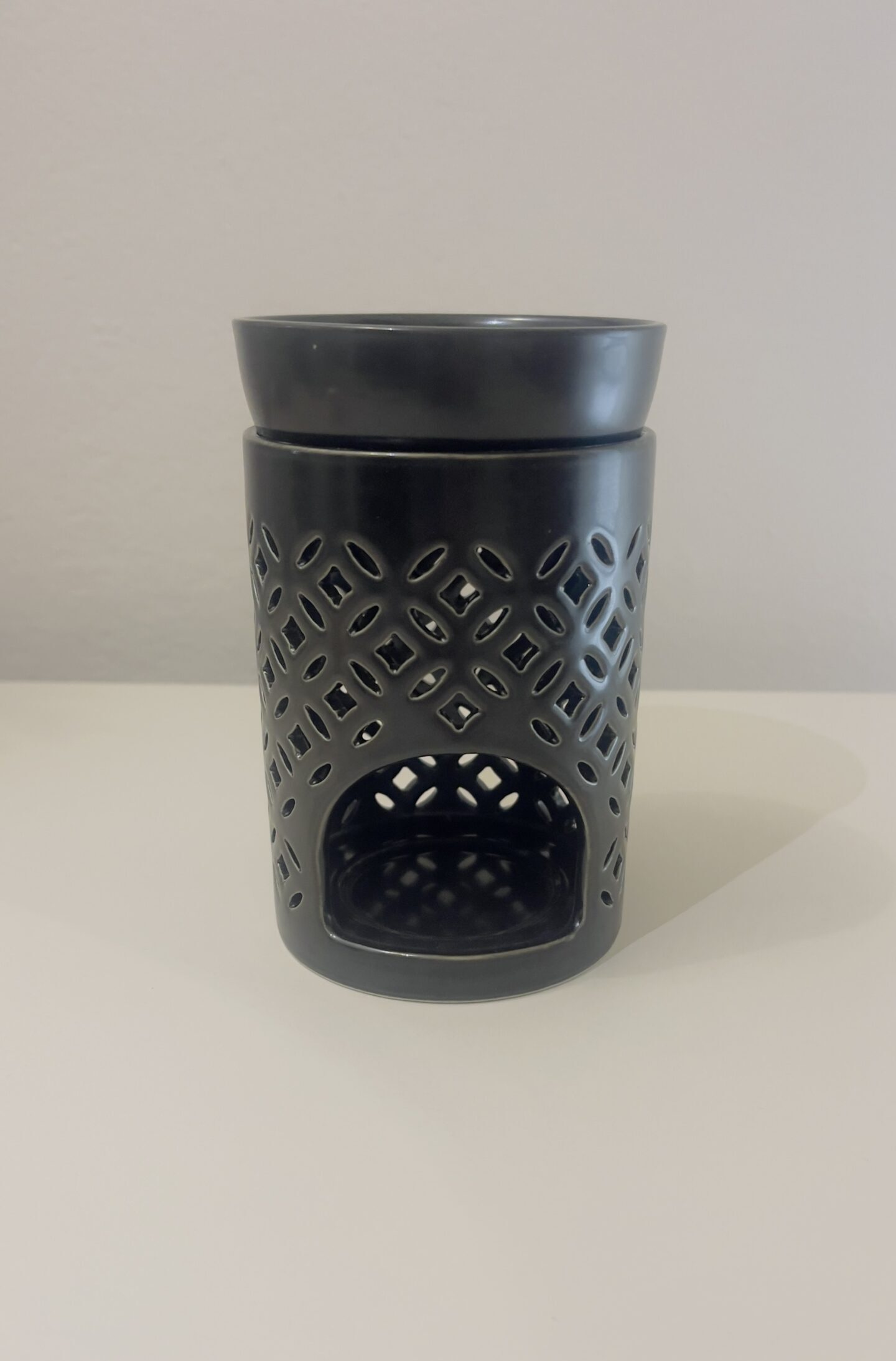 Κεραμικός αρωματιστής σε μαύρο χρώμα