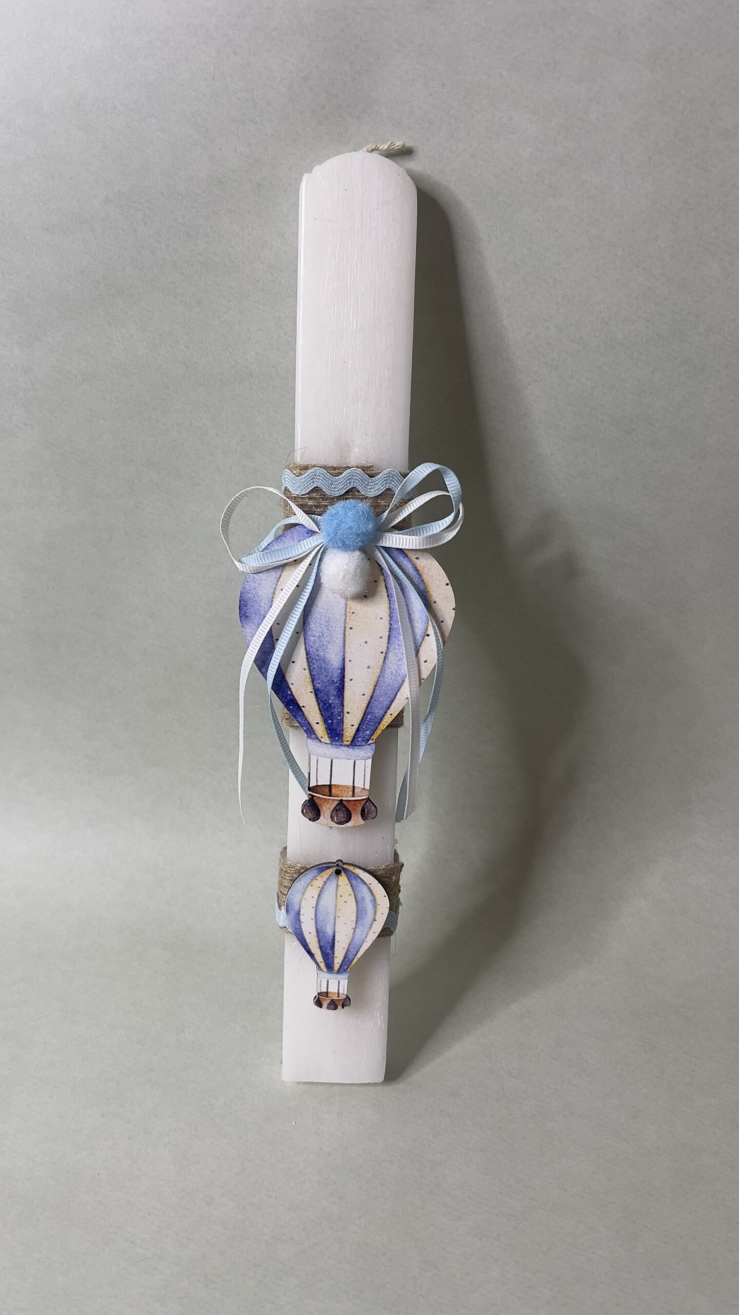 Πασχαλινή λαμπάδα με ξύλινο στοιχείο αερόστατο